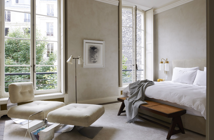 Unique Bedroom Decor: Contemporary Ideas To Dazzle, modern bedroom with all white tones and golden mirror home inspiration ideas home inspiration ideas