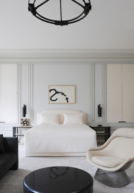 Unique Bedroom Decor: Contemporary Ideas To Dazzle, modern bedroom with all white tones and golden mirror home inspiration ideas home inspiration ideas